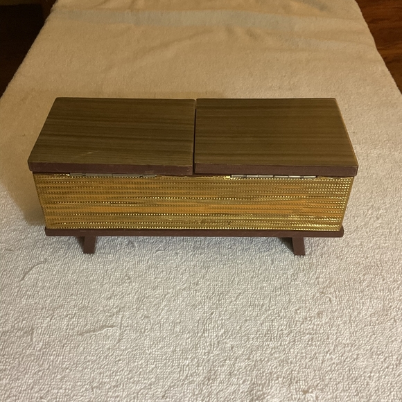 Beautiful OLD ANTIQUE 1960’s Record Player Music & Jewelry Box. - Picture 6 of 10